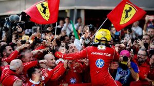 Ιστορική νίκη Χάμιλτον στη Βαρκελώνη με Ferrari